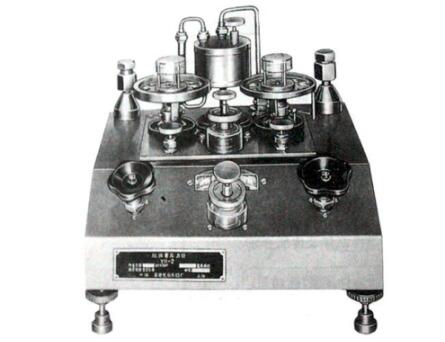 YU-2双活塞压力计(-0.1~0,0~0.25MPa) YU-2双活塞压力计(-0.1~0,0~0.25MPa)
